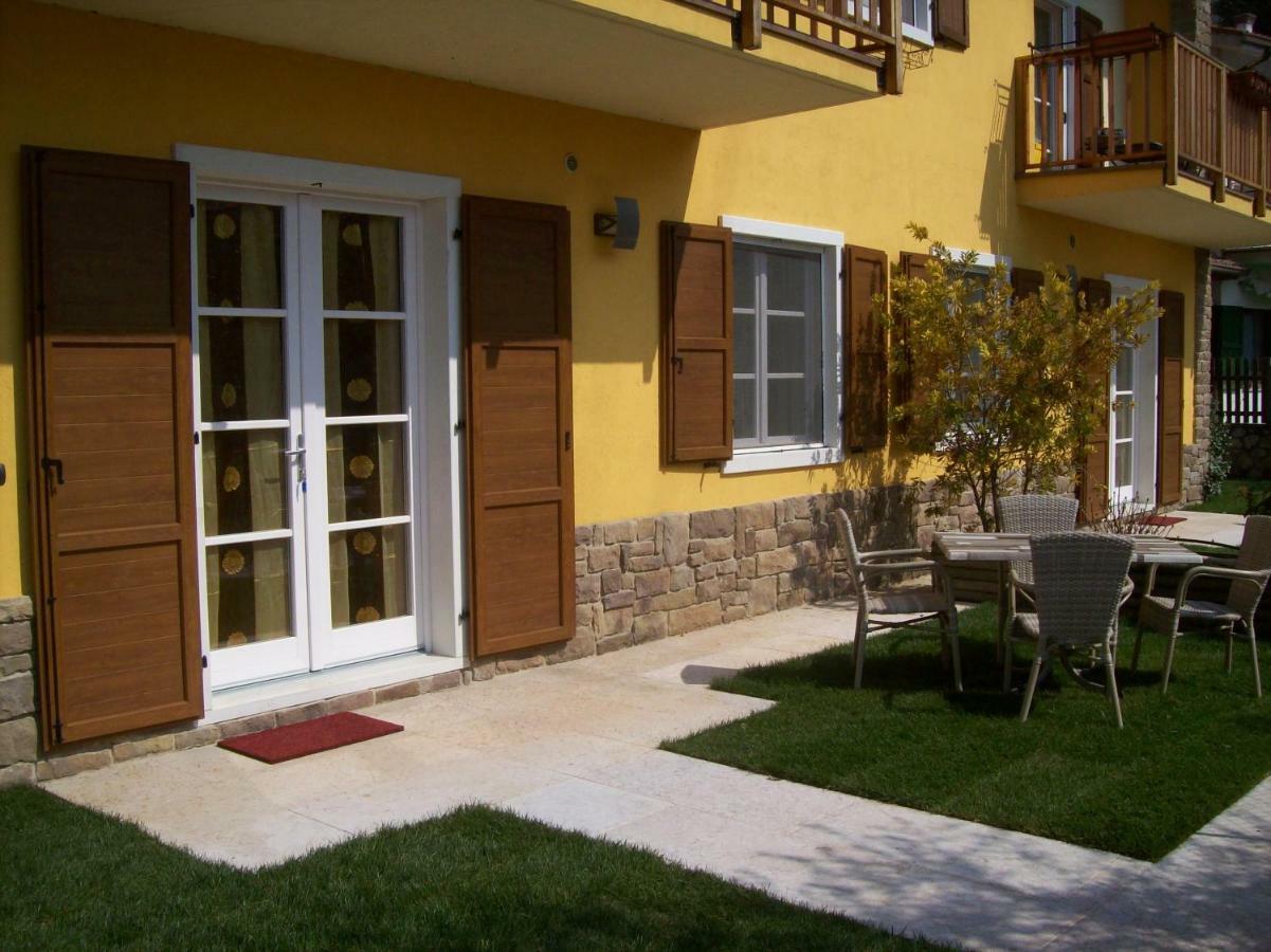 Appartamenti Tasel With Heated Pool Malcesine Exterior foto