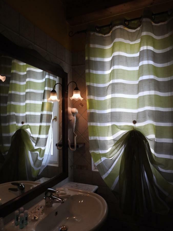 Appartamenti Tasel With Heated Pool Malcesine Exterior foto